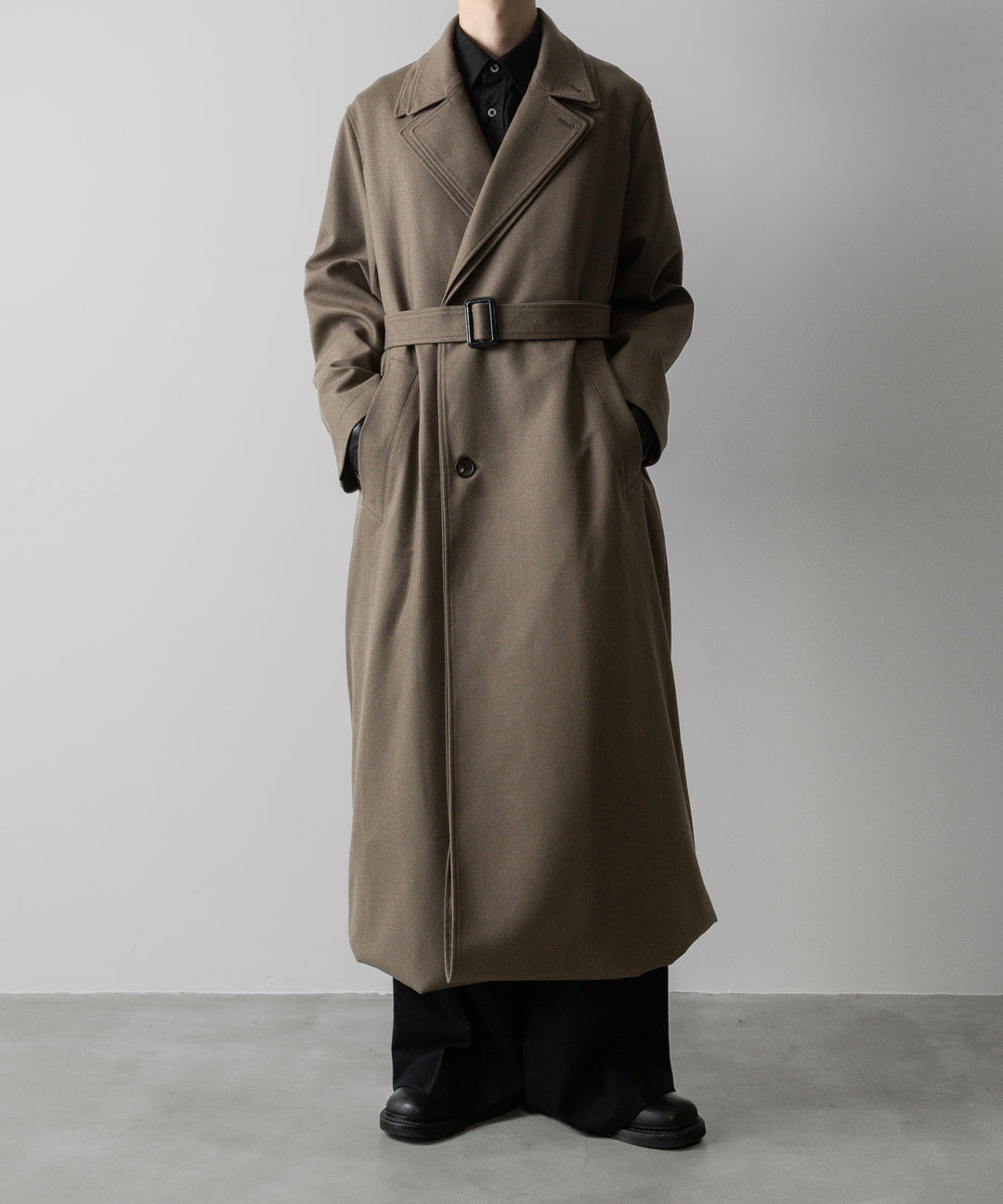 ssstein(シュタイン)の24AWコレクション OVERSIZED DOCKING DOUBLE BREASTED COAT - DARK BEIGE 公式通販サイトsession福岡セレクトショップ