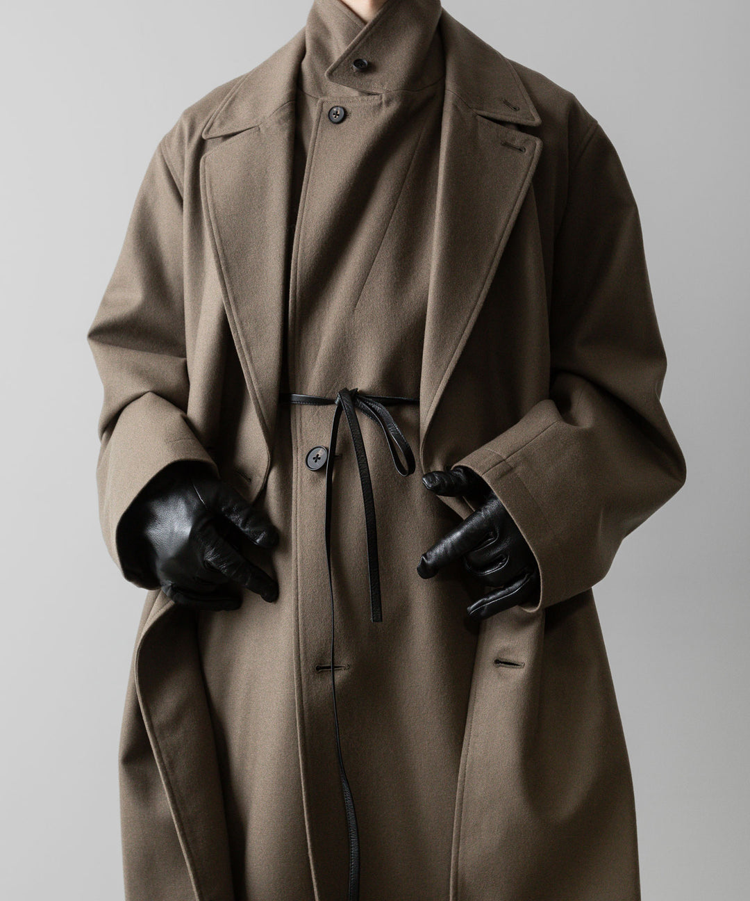 ssstein(シュタイン)の24AWコレクション OVERSIZED DOCKING DOUBLE BREASTED COAT - DARK BEIGE 公式通販サイトsession福岡セレクトショップ