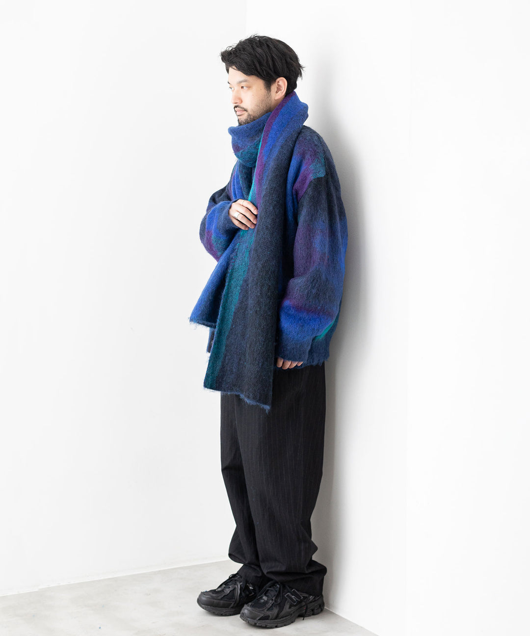 stein(シュタイン)の23AWコレクションGRADATION MOHAIR MUFFLERのBLUE BLACK