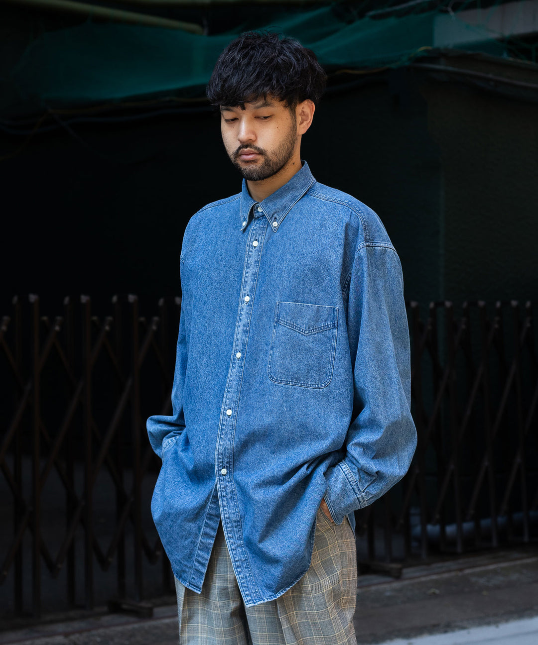 【INTÉRIM】90’S FIT UK HEAVY USED DENIM BUTTON DOWN SHIRT - U.NAVY