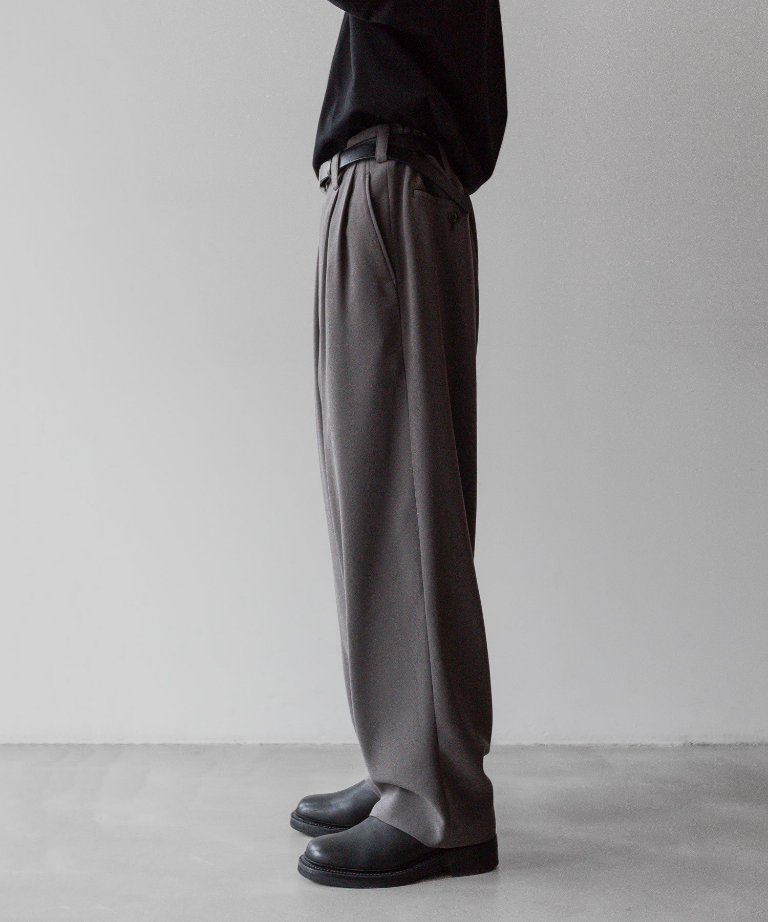 【UJOH】WIDE 2TUCK PANTS - OLIVE GREY