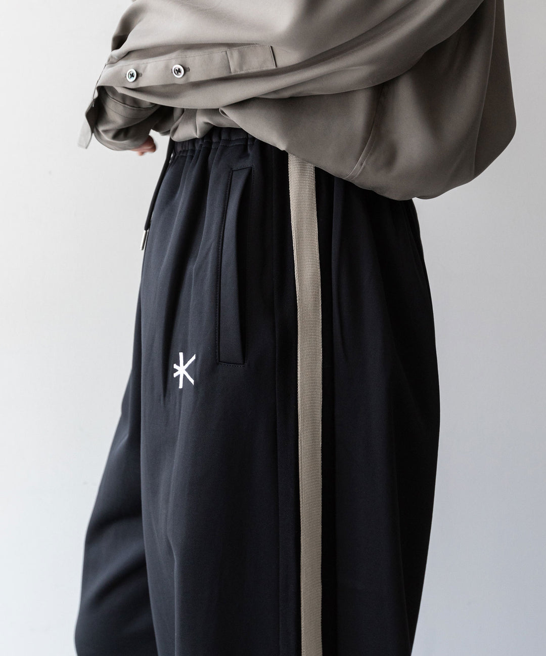 【KANEMASA PHIL.】カネマサのトラックパンツ ECONYL JERSEY TRACK PANTS - BLACK 公式通販session福岡セレクトショップ