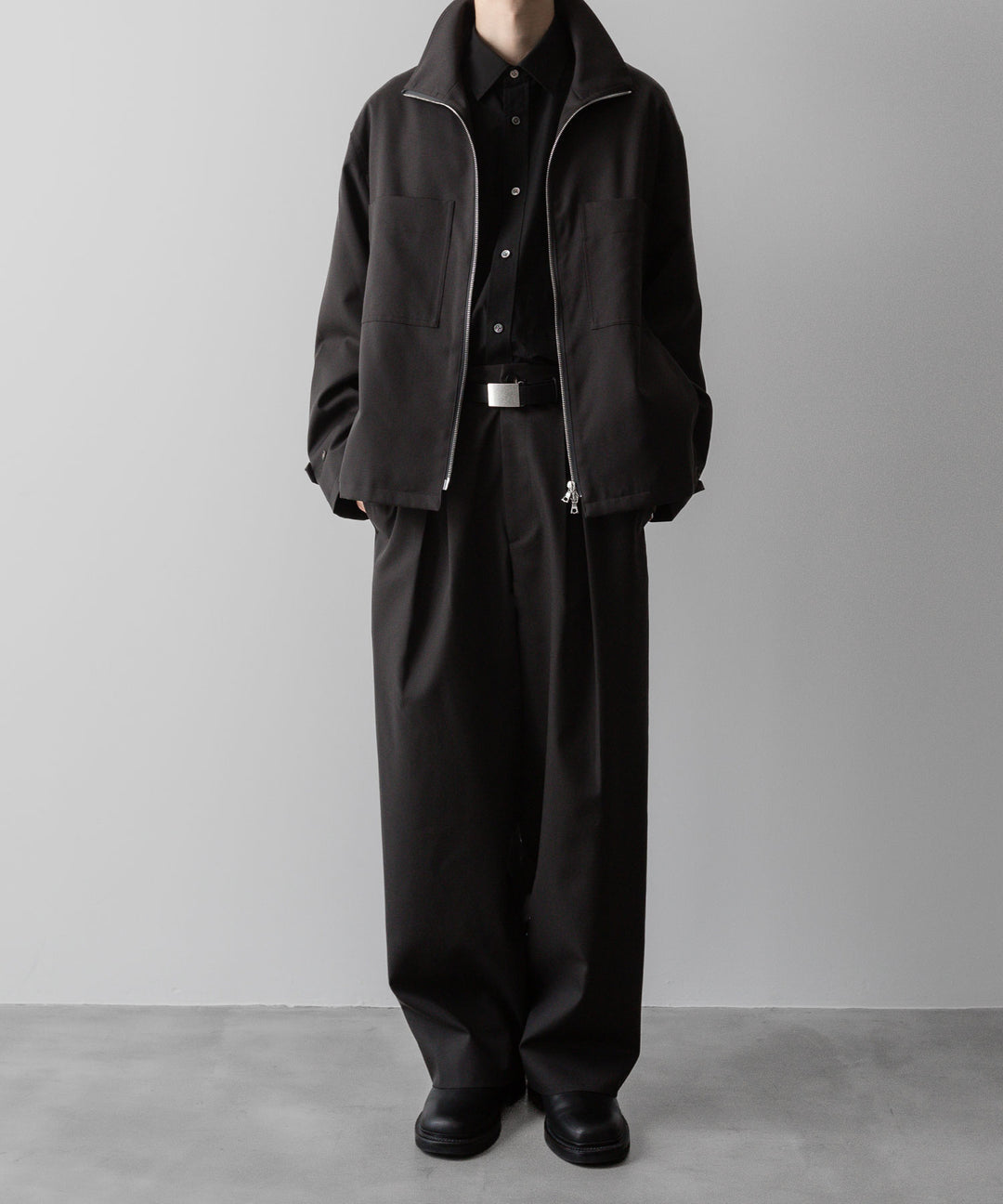 【ssstein】EASY WIDE TROUSERS (2/72 WOOL GABARDINE) - GREY KHAKI