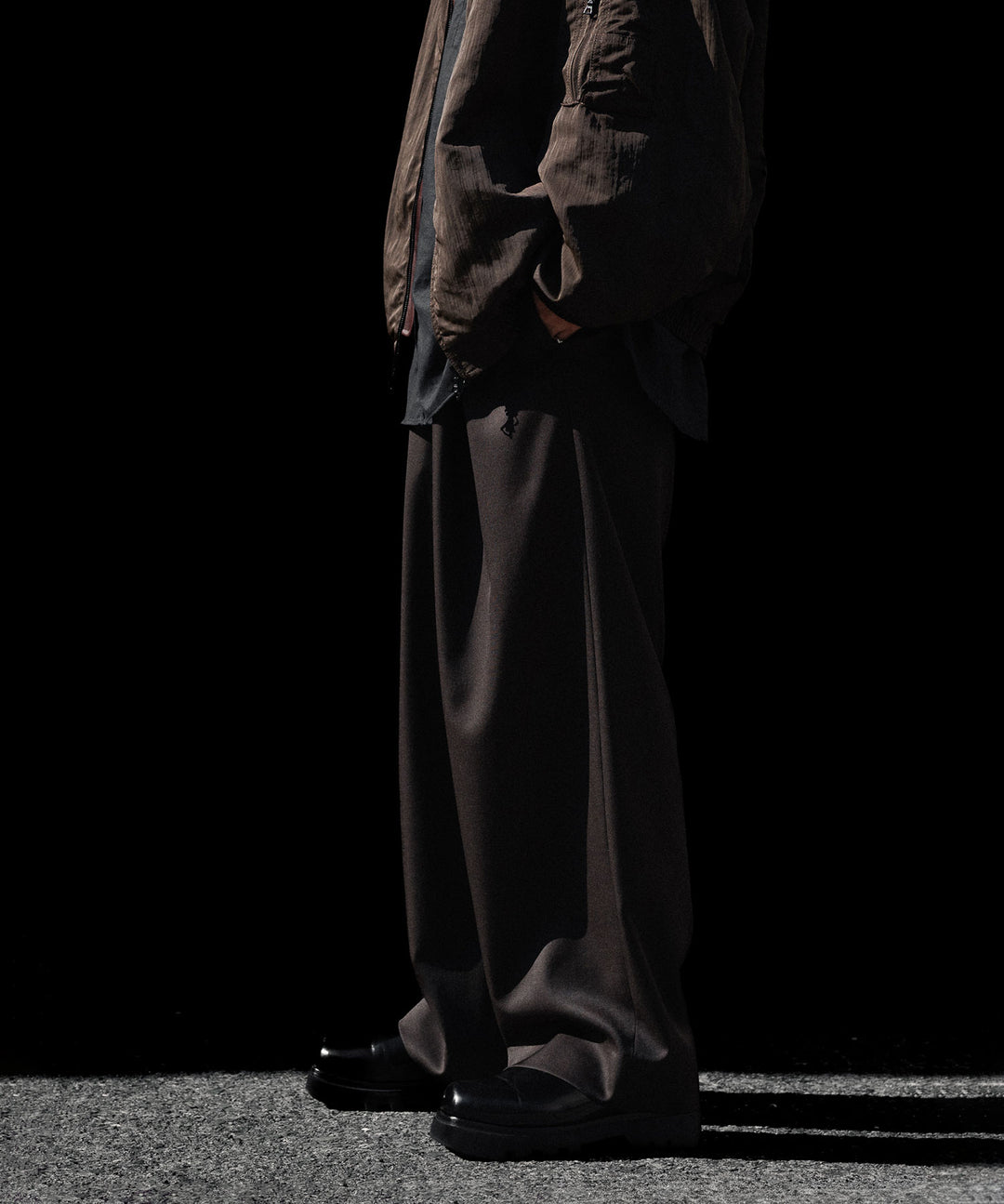 ssstein(シュタイン)のEASY WIDE TROUSERS (2/60 WOOL GABARDINE) - MILITARY KHAKIの公式通販サイトsession福岡セレクトショップ