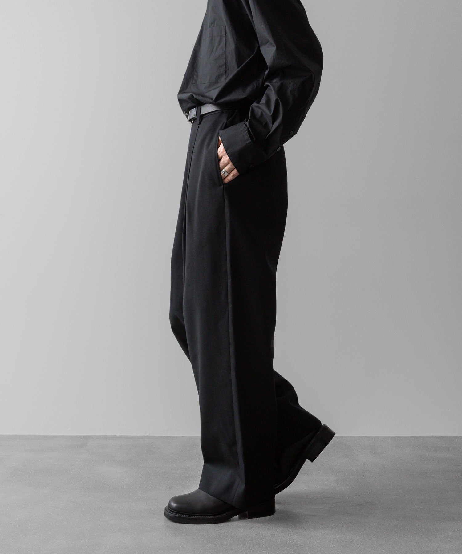 ssstein(シュタイン)の24AWコレクション EASY WIDE TROUSERS (2/72 WOOL GABARDINE) - BLACK 公式通販サイトsession福岡セレクトショップ