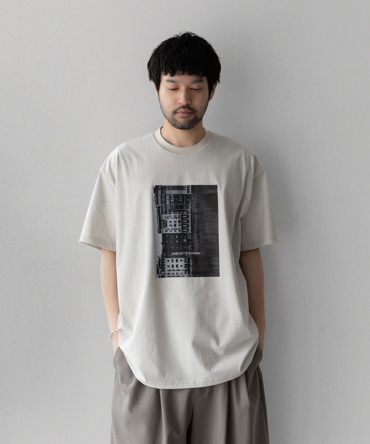 ssstein(シュタイン)のOVERSIZED PRINT TEE [SUBTLETY] - BEIGEの公式通販サイトsession福岡セレクトショップ