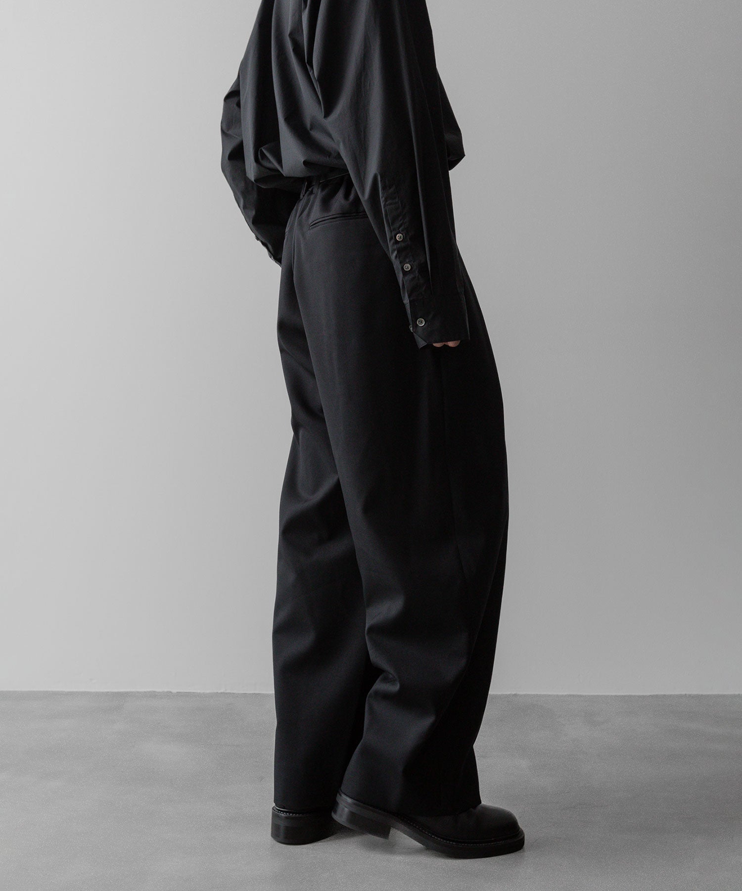 ssstein(シュタイン)の24AWコレクション EASY WIDE TROUSERS (2/72 WOOL GABARDINE) - BLACK 公式通販サイトsession福岡セレクトショップ