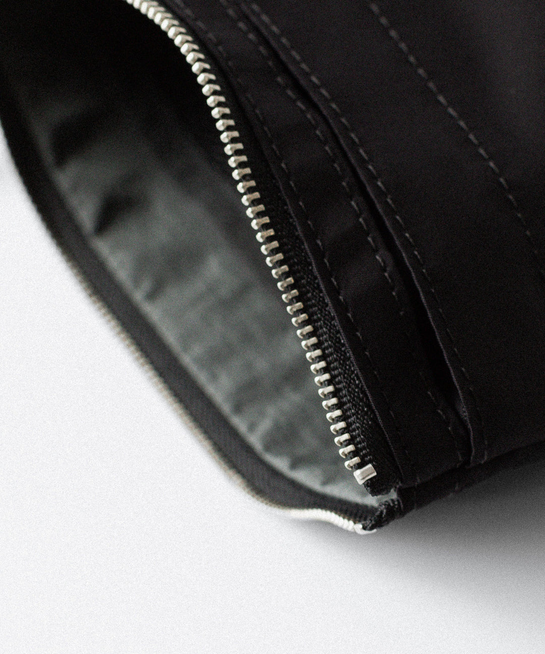 KaILI カイリ SATELLITE POUCH S NSのBLACK 公式通販サイトsession福岡セレクトショップ 