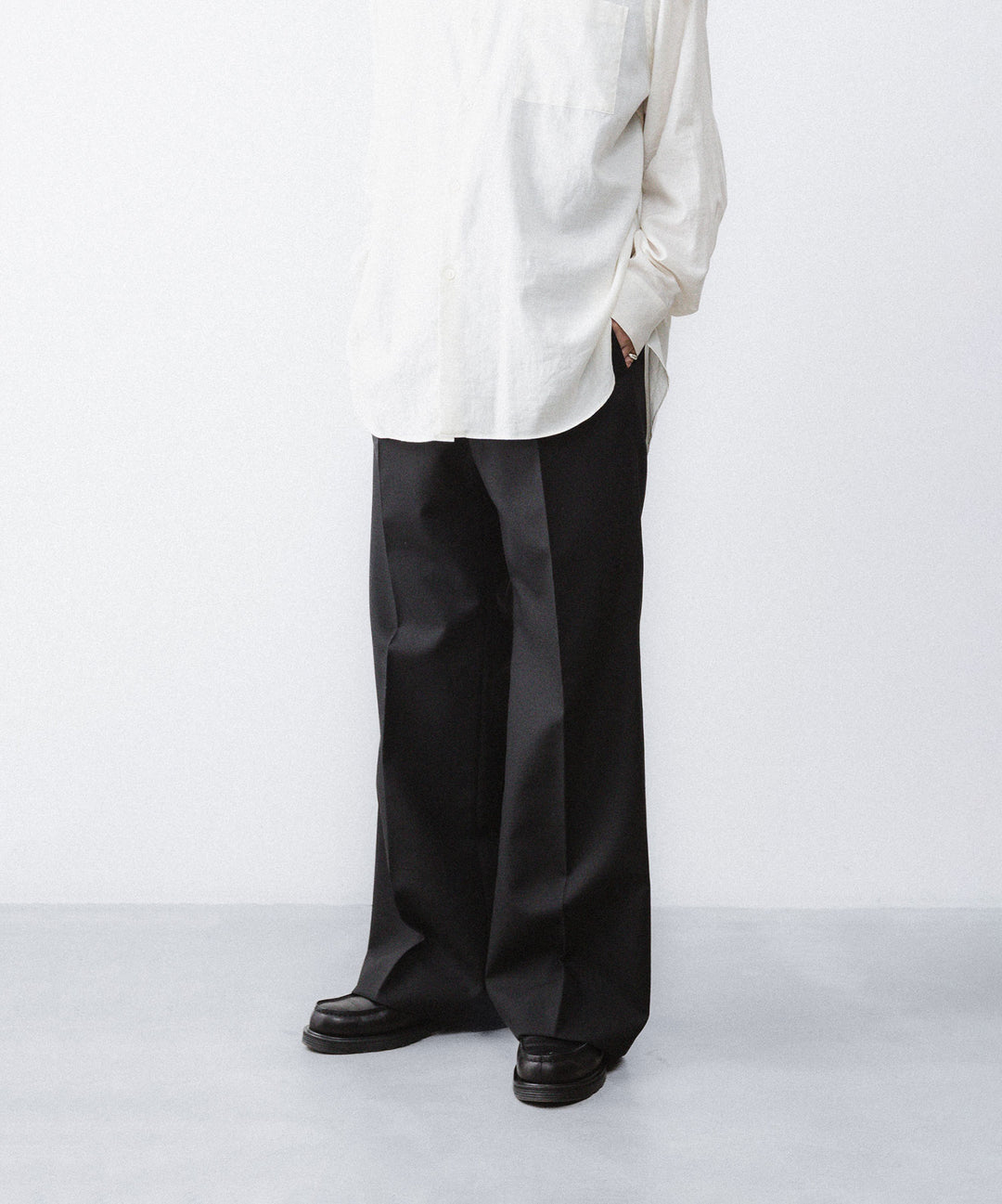 【paratrait】WOOL NONKE SLACKS - BLACK