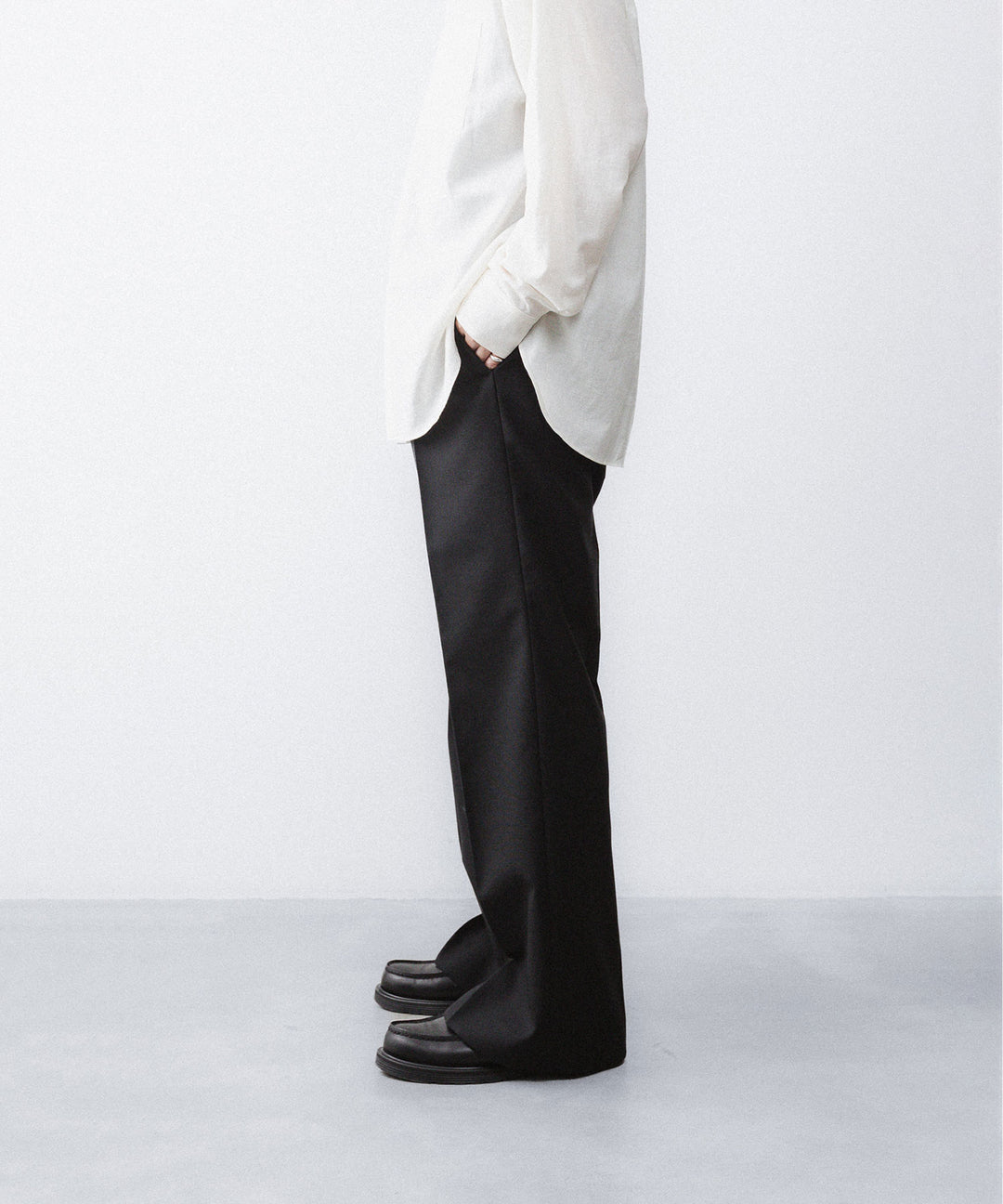【paratrait】WOOL NONKE SLACKS - BLACK
