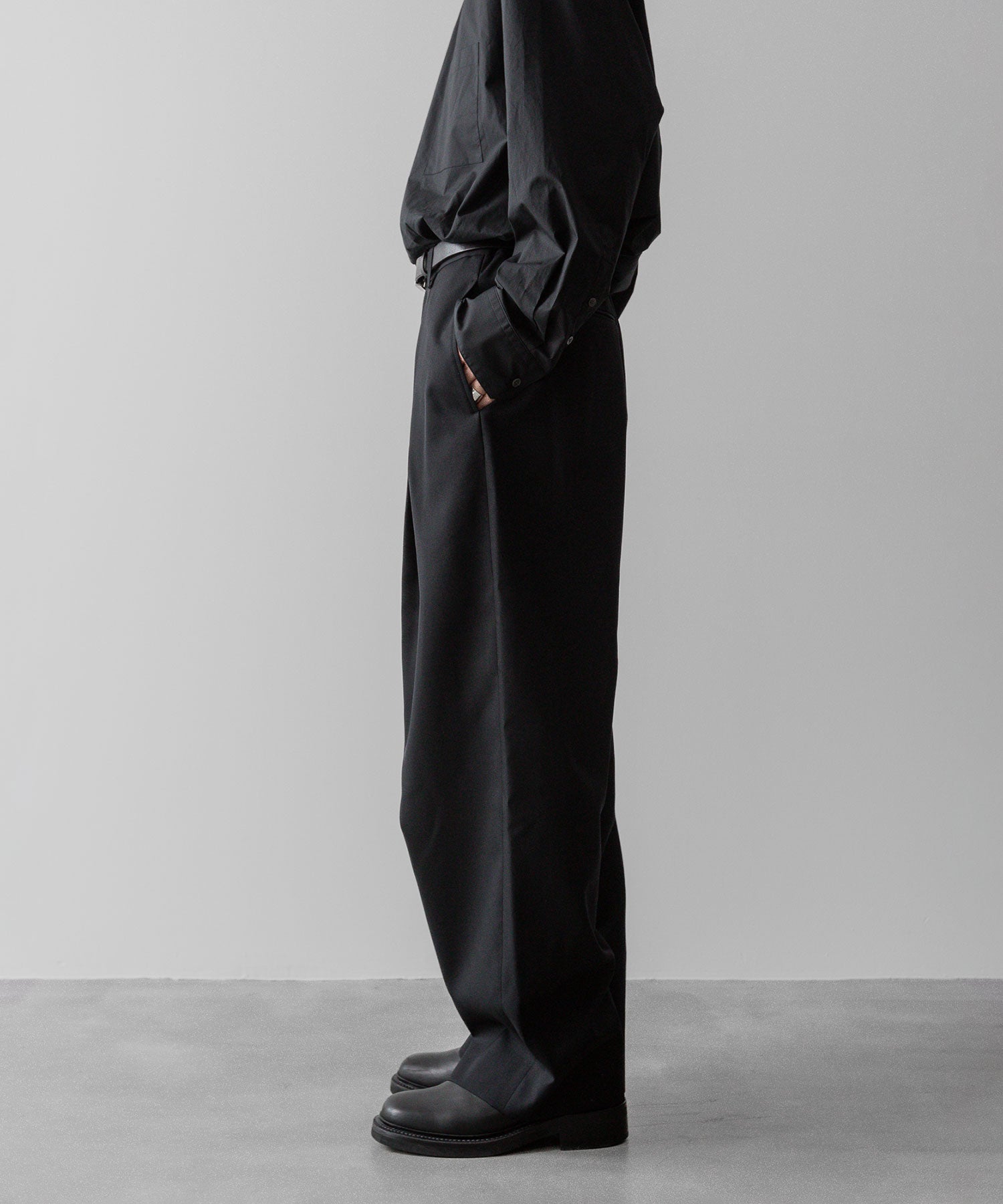 ssstein(シュタイン)の24AWコレクション EASY WIDE TROUSERS (2/72 WOOL GABARDINE) - BLACK 公式通販サイトsession福岡セレクトショップ