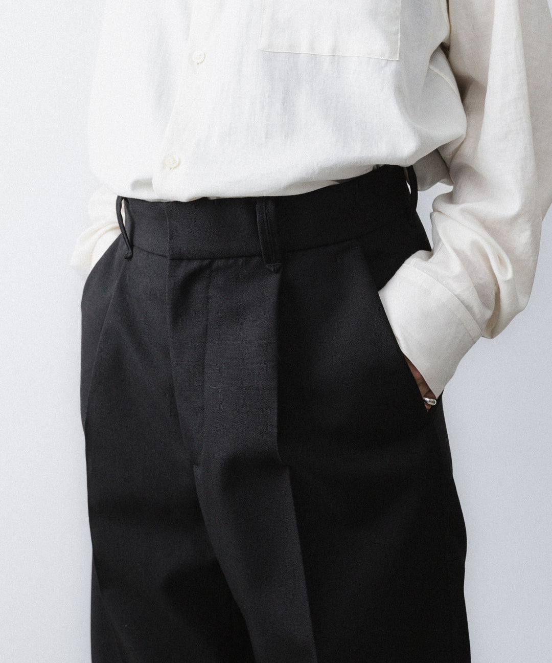 【paratrait】WOOL NONKE SLACKS - BLACK