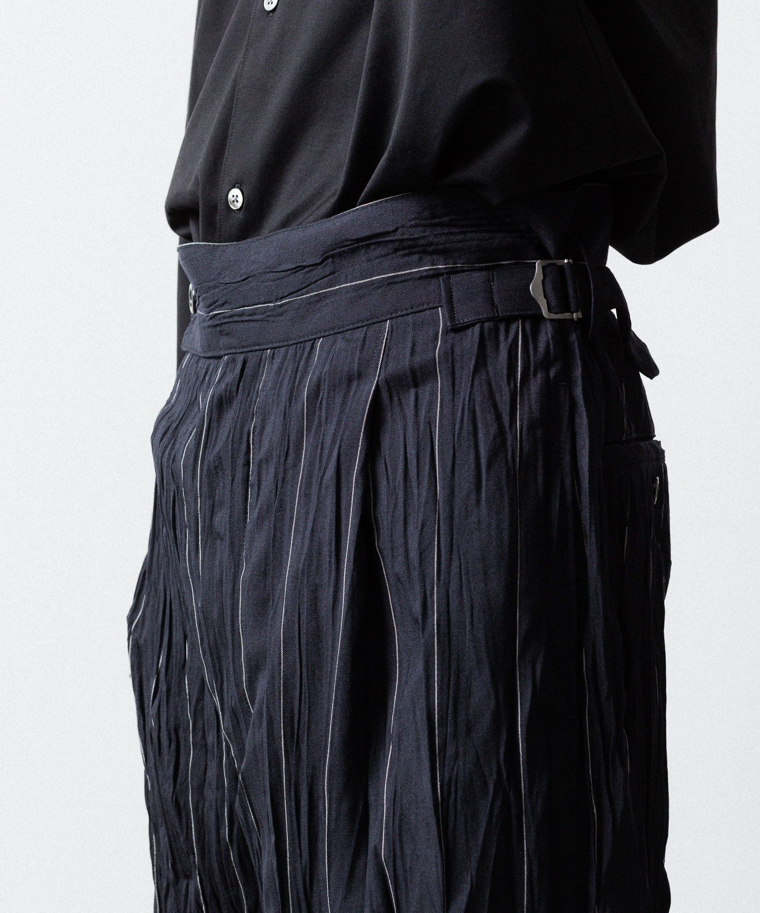 【UJOH】SIDE BELT SHORT PNT - NAVY STRIPE