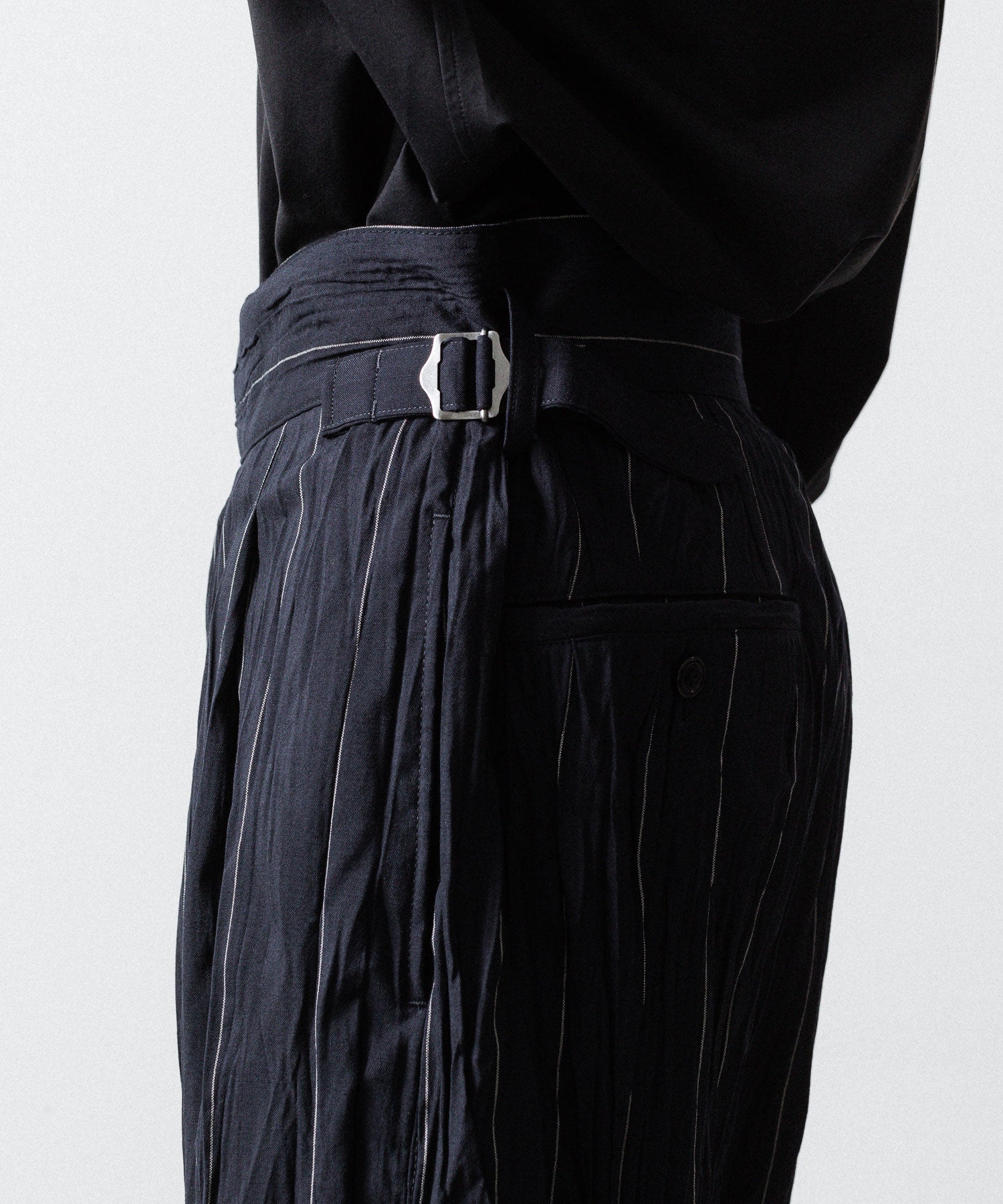 【UJOH】SIDE BELT SHORT PNT - NAVY STRIPE