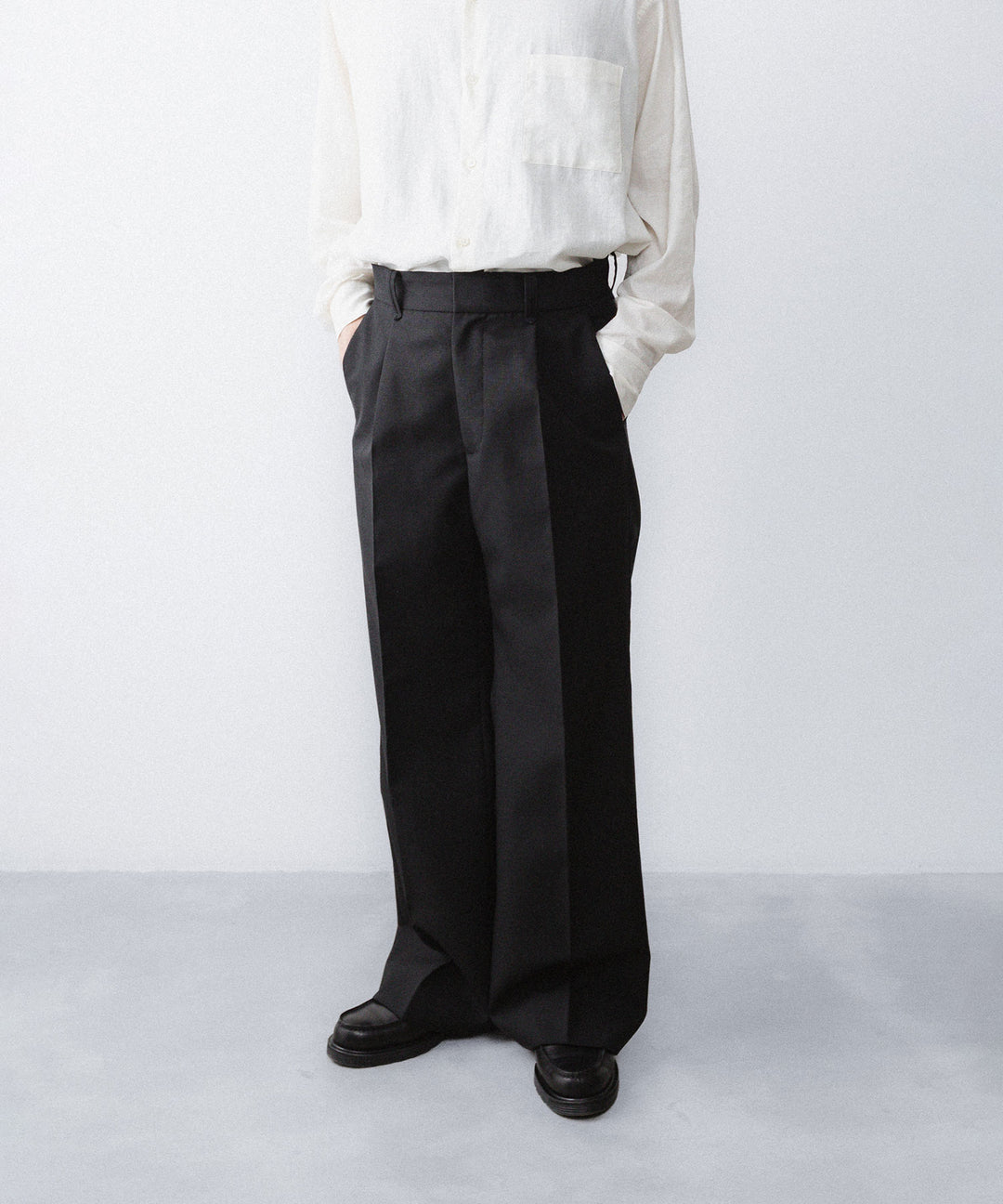 【paratrait】WOOL NONKE SLACKS - BLACK