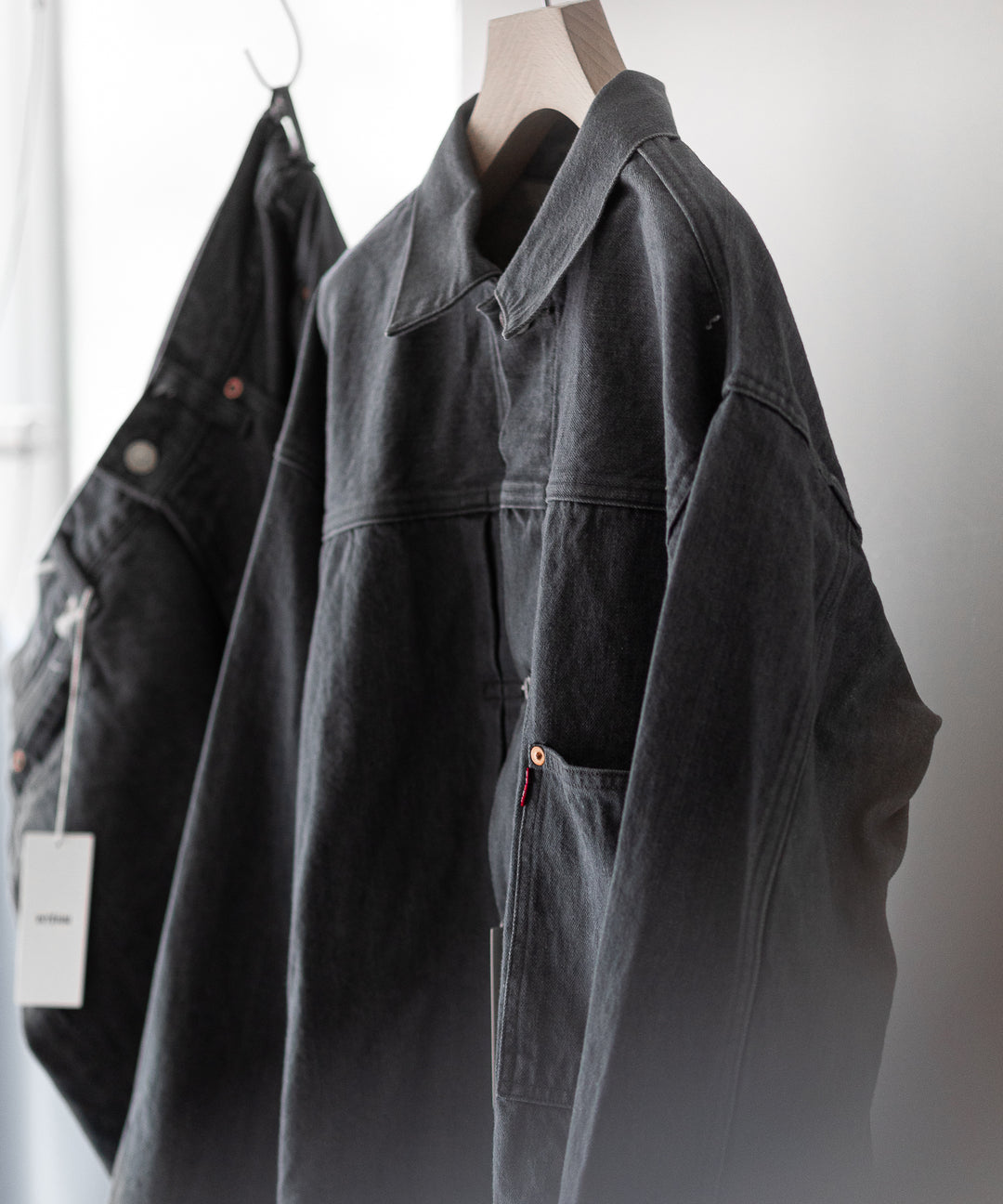 【INTÉRIM】インテリムの対戦モデルGジャン HYPER BIG WWII “1ST” SHUTTLE DENIM JACKET - GRAY
