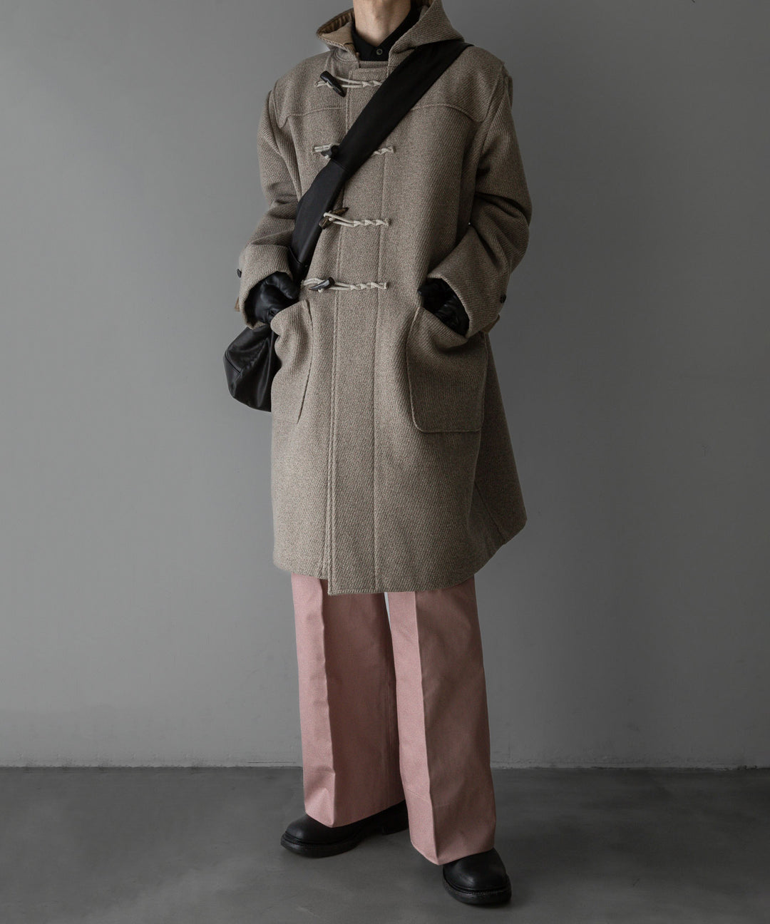 INTÉRIM(インテリム)の23AWコレクションHYPER BIG CASHMERE HEAVY ROYAL NAVY DUFFEL COAT - BEIGE