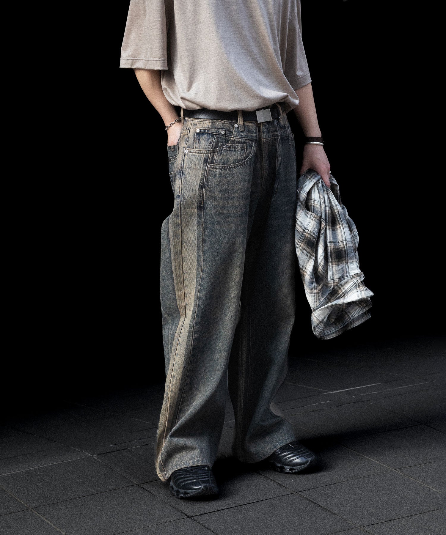 CODA / コーダ】GREY ACID WASH DUAL EXPOSURE BREAK CUT FLARED JEANS