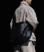 画像をギャラリービューアに読み込む, ssstein(シュタイン)のTWIST SHOULDER BAG - BLACKの公式通販サイトsession福岡セレクトショップ
