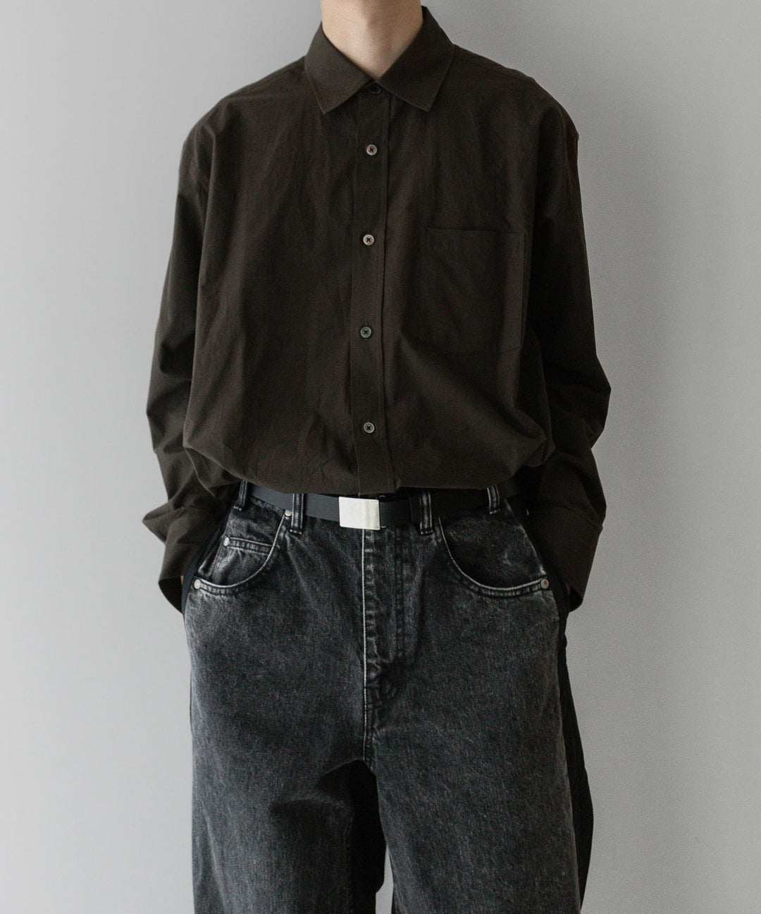stein(シュタイン)の24SSコレクションNYLON COMBINATION CHEMICAL BLEACHED DENIM JEANSのBLACK