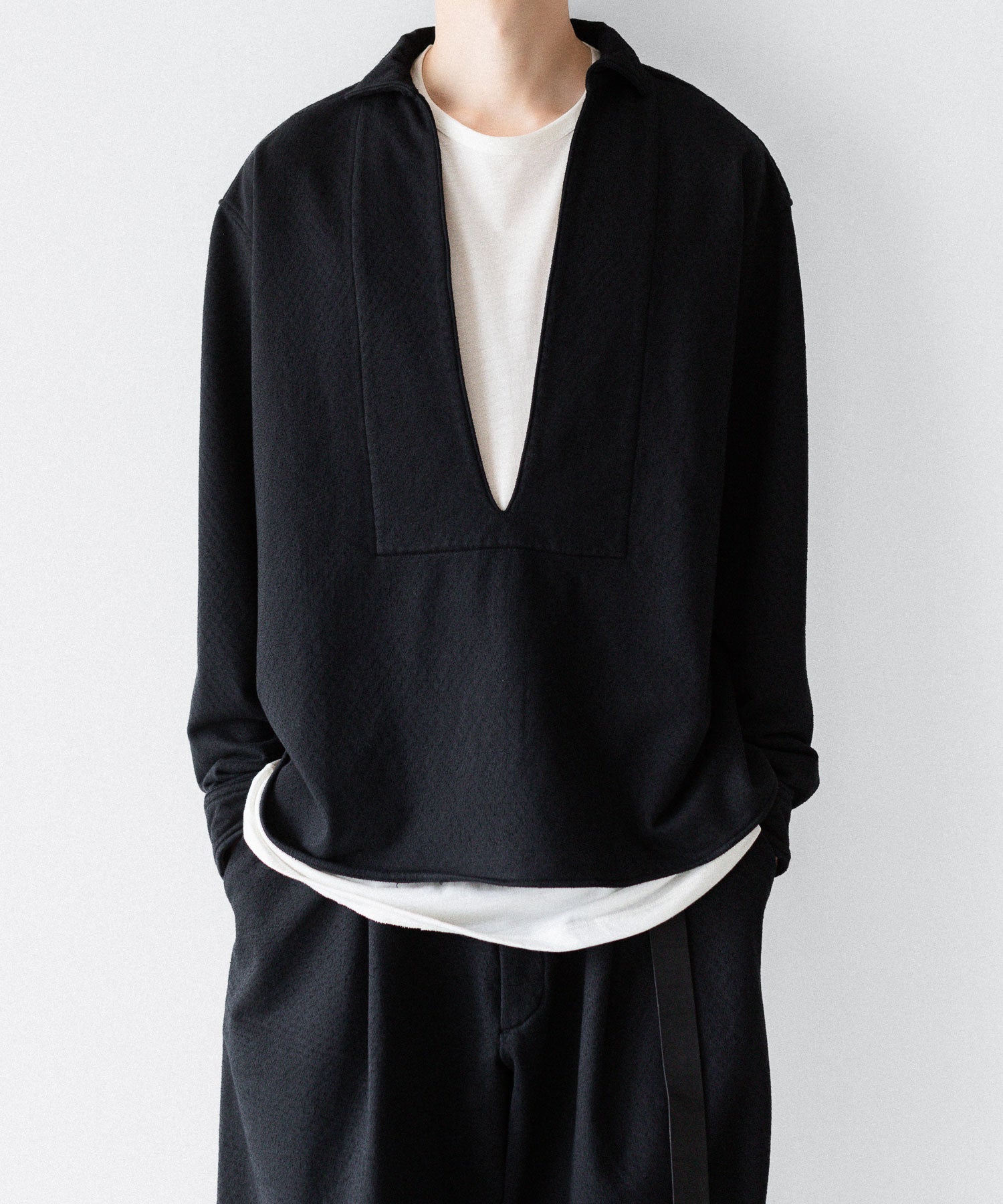 KANEMASA PHIL.】36G NEEDLE PUNCH V NECK SMOCK - BLACK | 公式通販