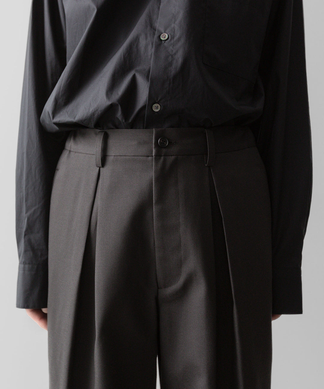 ssstein(シュタイン)の24AWコレクション EASY WIDE TROUSERS (2/72 WOOL GABARDINE) - GREY KHAKI 公式通販サイトsession福岡セレクトショップ