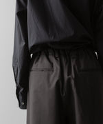 画像をギャラリービューアに読み込む, ssstein(シュタイン)の24AWコレクション EASY WIDE TROUSERS (2/72 WOOL GABARDINE) - GREY KHAKI 公式通販サイトsession福岡セレクトショップ
