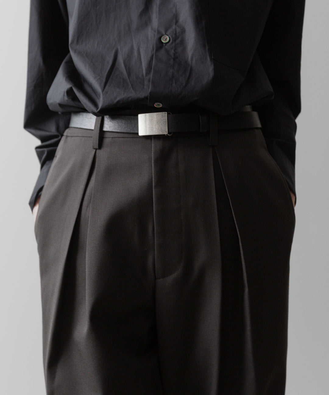 ssstein(シュタイン)の24AWコレクション EASY WIDE TROUSERS (2/72 WOOL GABARDINE) - GREY KHAKI 公式通販サイトsession福岡セレクトショップ