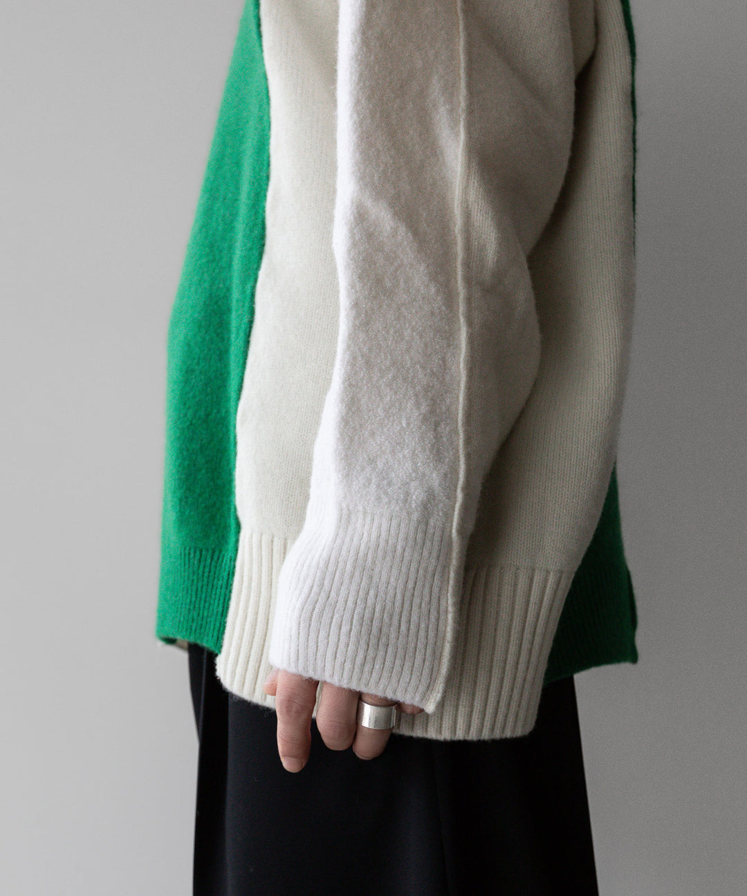 stein(シュタイン)の23AWコレクションOVERSIZED MULTI PATCHED KNIT LSのOFF × GREEN 公式通販サイトsession福岡セレクトショップ