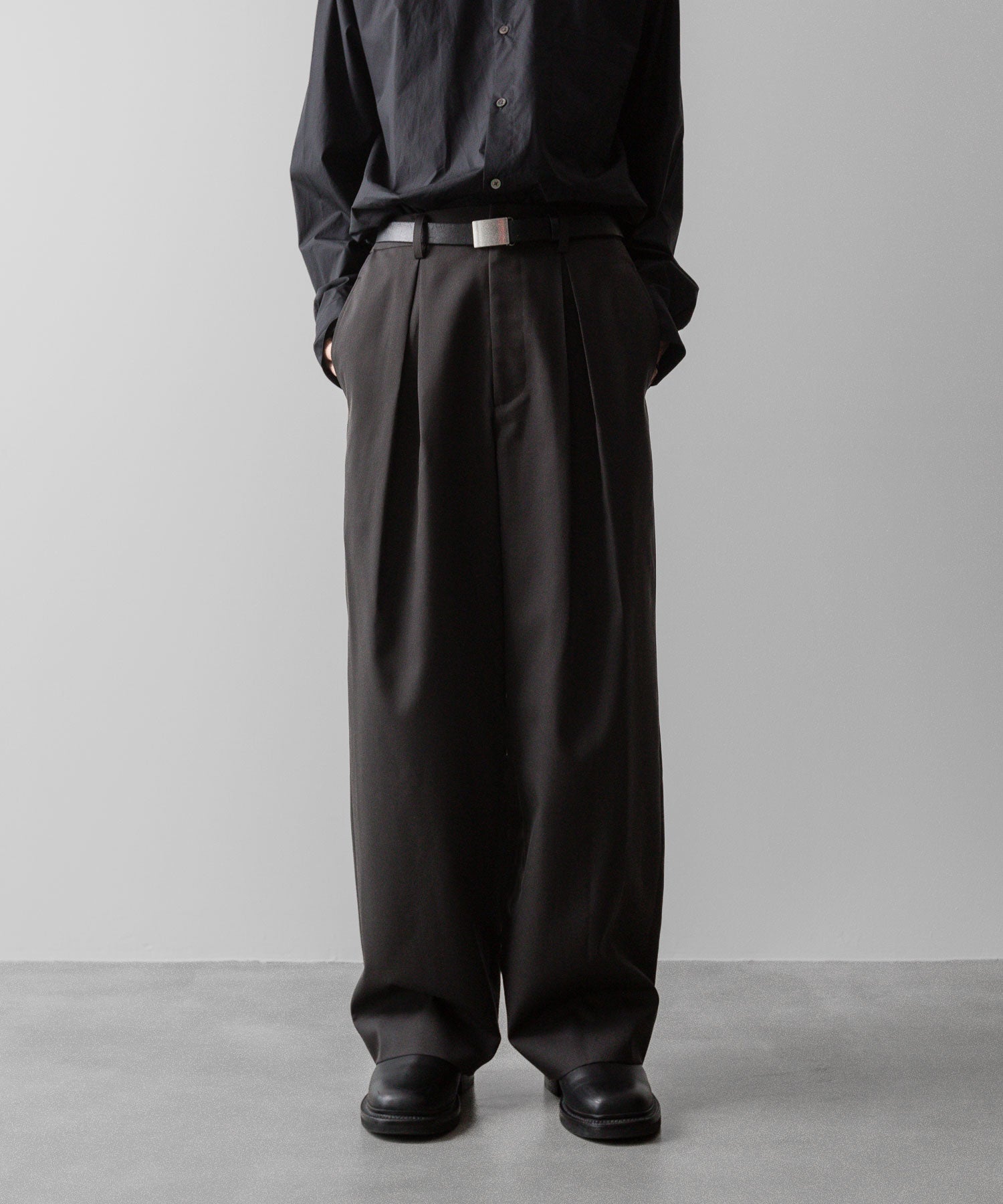 ssstein(シュタイン)の24AWコレクション EASY WIDE TROUSERS (2/72 WOOL GABARDINE) - GREY KHAKI 公式通販サイトsession福岡セレクトショップ