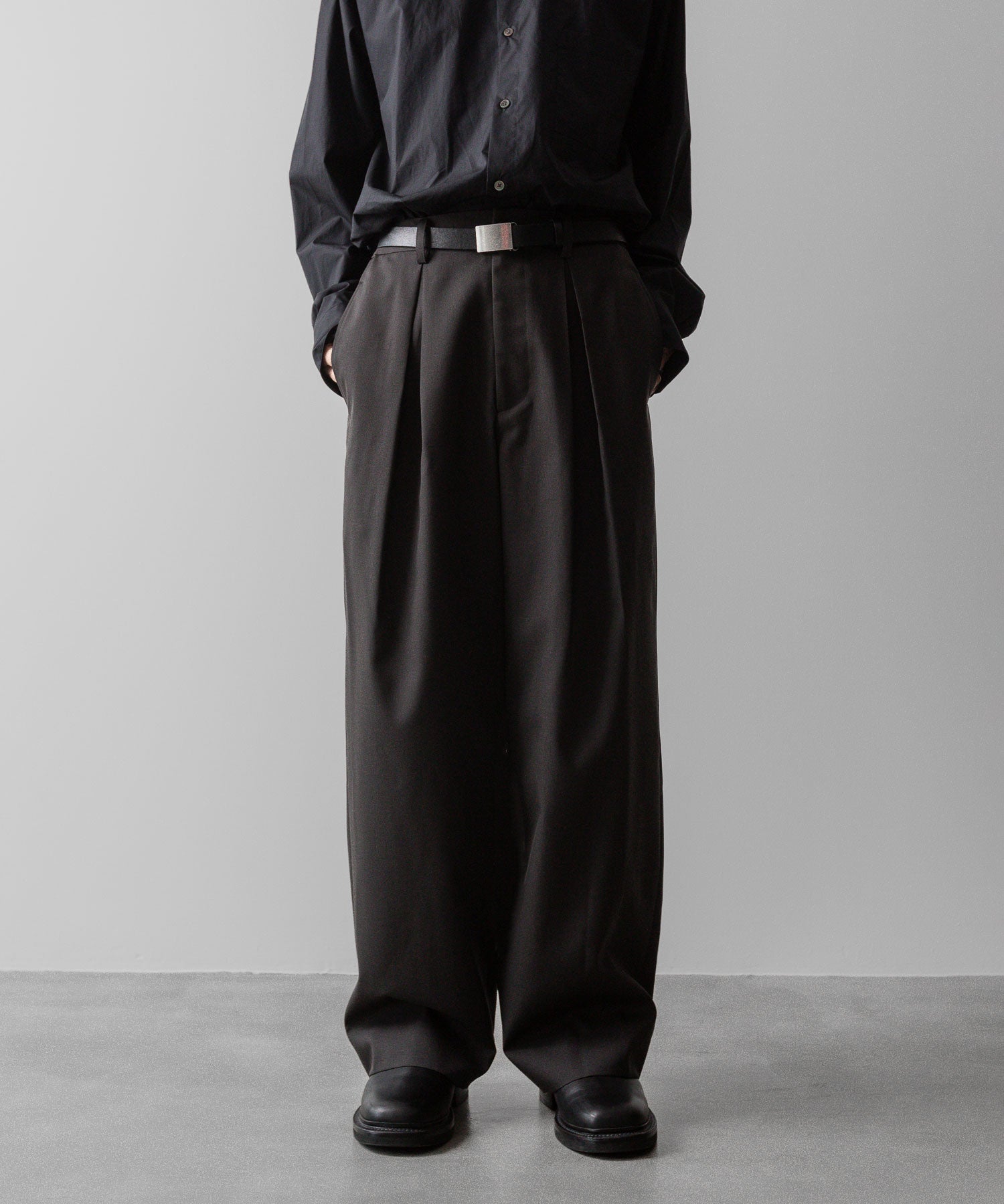 ssstein(シュタイン)の24AWコレクション EASY WIDE TROUSERS (2/72 WOOL GABARDINE) - GREY KHAKI 公式通販サイトsession福岡セレクトショップ