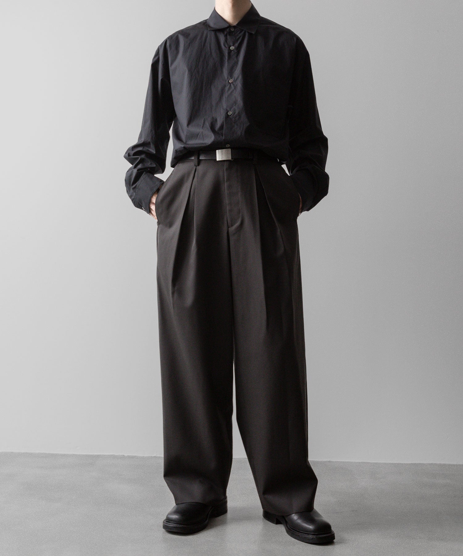 ssstein(シュタイン)の24AWコレクション EASY WIDE TROUSERS (2/72 WOOL GABARDINE) - GREY KHAKI 公式通販サイトsession福岡セレクトショップ