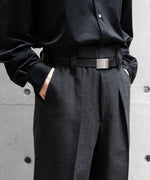 画像をギャラリービューアに読み込む, 【INTÉRIM】HERRING BONE WOOL SUITING 1-TUCK WIDE TAPERED SLACKS - BLACK
