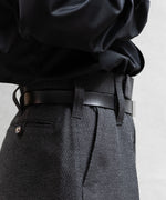 画像をギャラリービューアに読み込む, 【INTÉRIM】HERRING BONE WOOL SUITING 1-TUCK WIDE TAPERED SLACKS - BLACK
