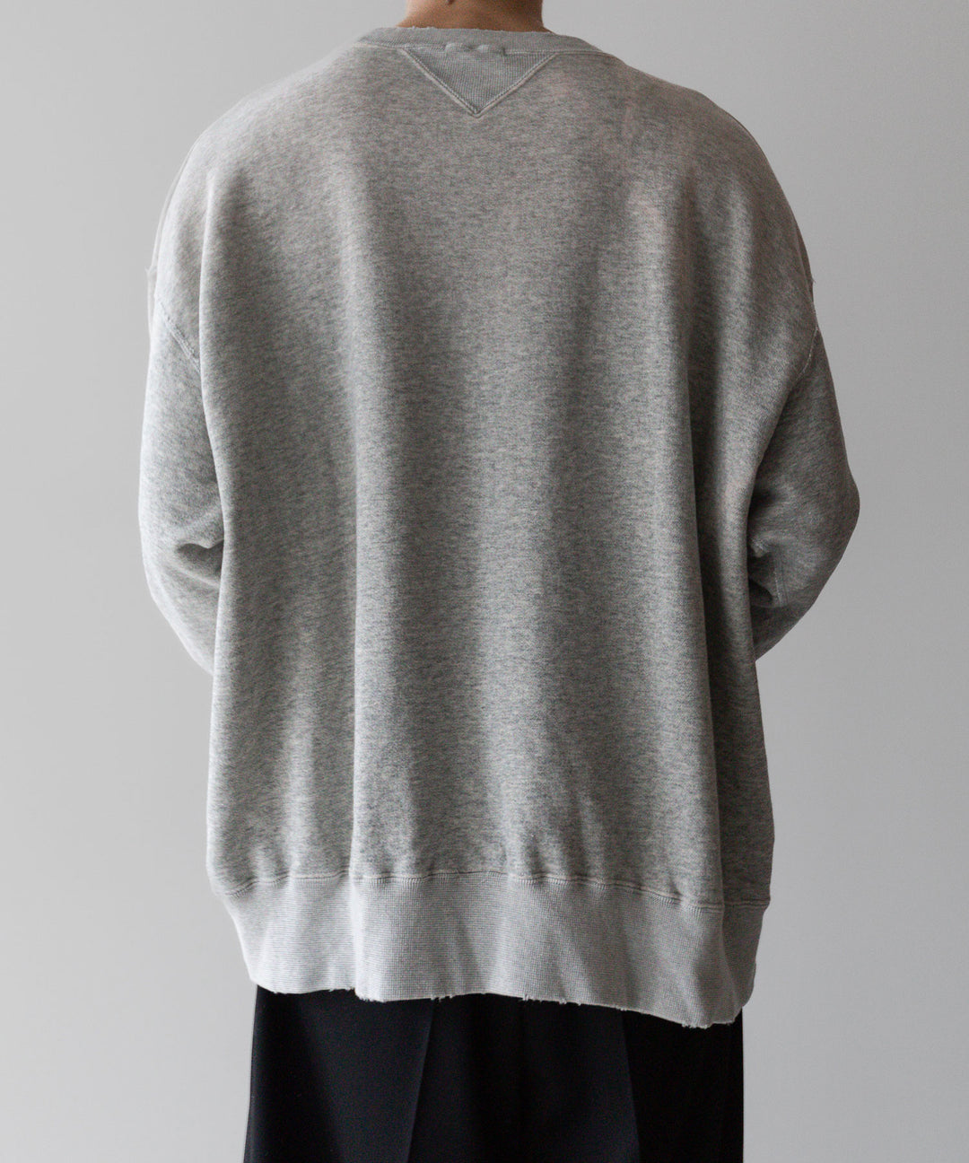 【INTÉRIM】インテリムのBLEACH HYPER BIG V LOOP WHEEL SEAMLESS SWEAT SHIRT - B.A.GRAY 公式通販サイトsession福岡せレクトショップ