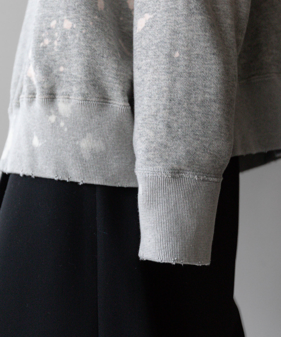【INTÉRIM】インテリムのBLEACH HYPER BIG V LOOP WHEEL SEAMLESS SWEAT SHIRT - B.A.GRAY 公式通販サイトsession福岡せレクトショップ