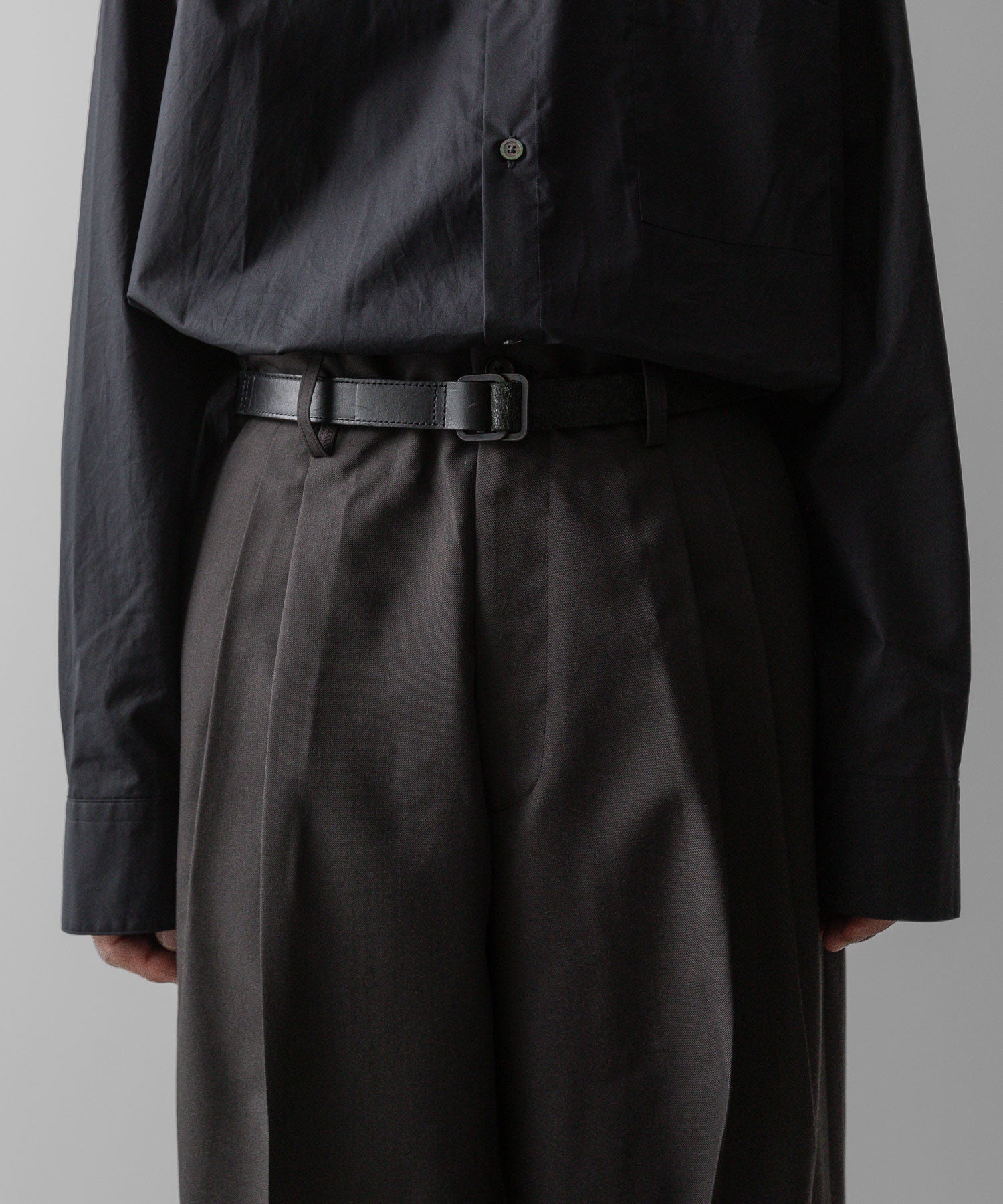 ssstein(シュタイン)の24AWコレクション LONG WIDE TROUSERS (2/72 WOOL GABARDINE) - GREY KHAKI 公式通販サイトsession福岡セレクトショップ