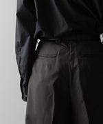 画像をギャラリービューアに読み込む, ssstein(シュタイン)の24AWコレクション LONG WIDE TROUSERS (2/72 WOOL GABARDINE) - GREY KHAKI 公式通販サイトsession福岡セレクトショップ
