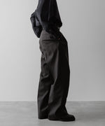 画像をギャラリービューアに読み込む, ssstein(シュタイン)の24AWコレクション LONG WIDE TROUSERS (2/72 WOOL GABARDINE) - GREY KHAKI 公式通販サイトsession福岡セレクトショップ
