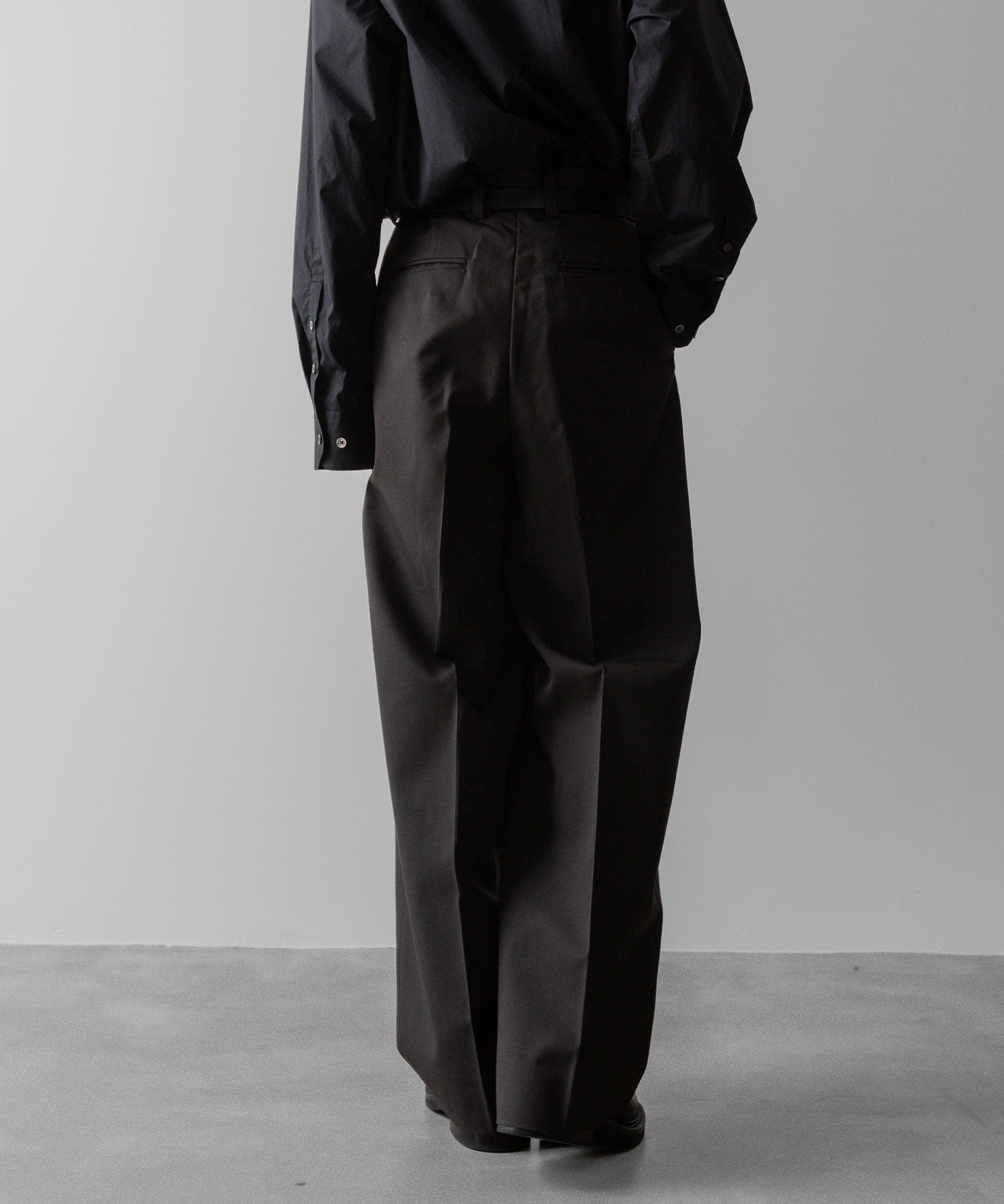 ssstein(シュタイン)の24AWコレクション LONG WIDE TROUSERS (2/72 WOOL GABARDINE) - GREY KHAKI 公式通販サイトsession福岡セレクトショップ