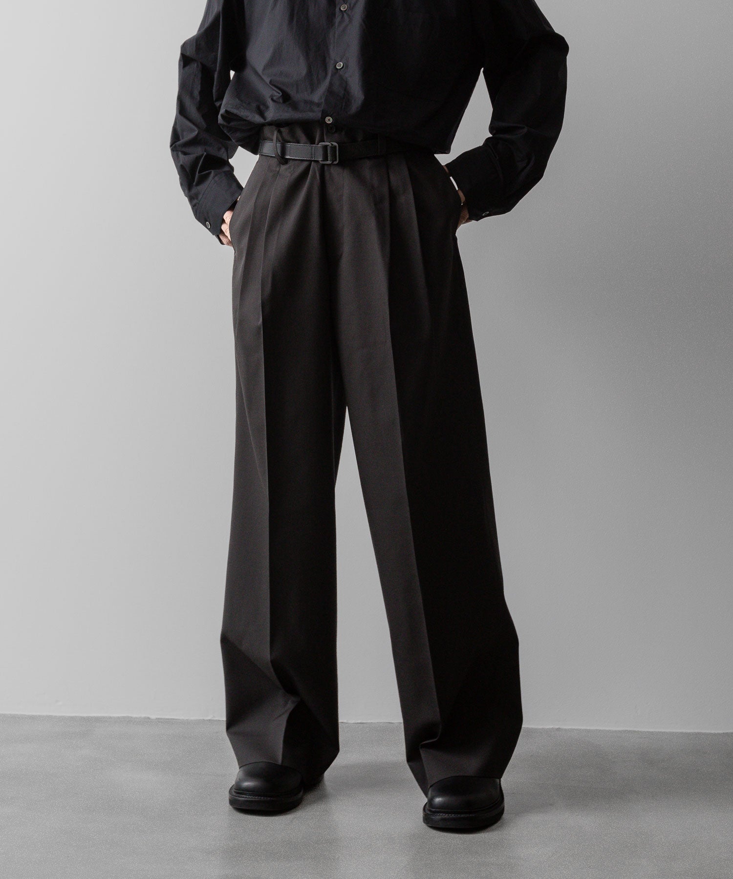 ssstein(シュタイン)の24AWコレクション LONG WIDE TROUSERS (2/72 WOOL GABARDINE) - GREY KHAKI 公式通販サイトsession福岡セレクトショップ