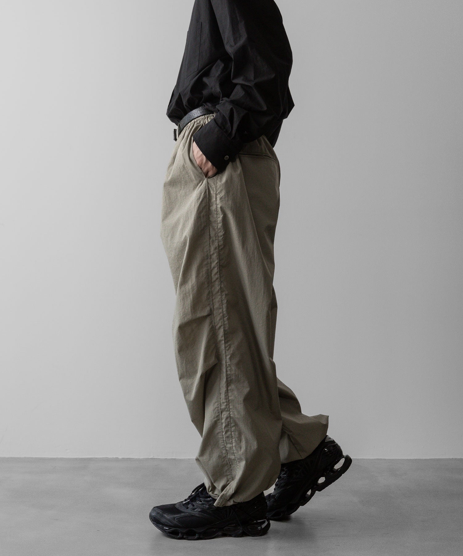 ssstein(シュタイン)の24AWコレクション NYLON TWILL CARGO EASY TROUSERS - BEIGE 公式通販サイトsession福岡セレクトショップ