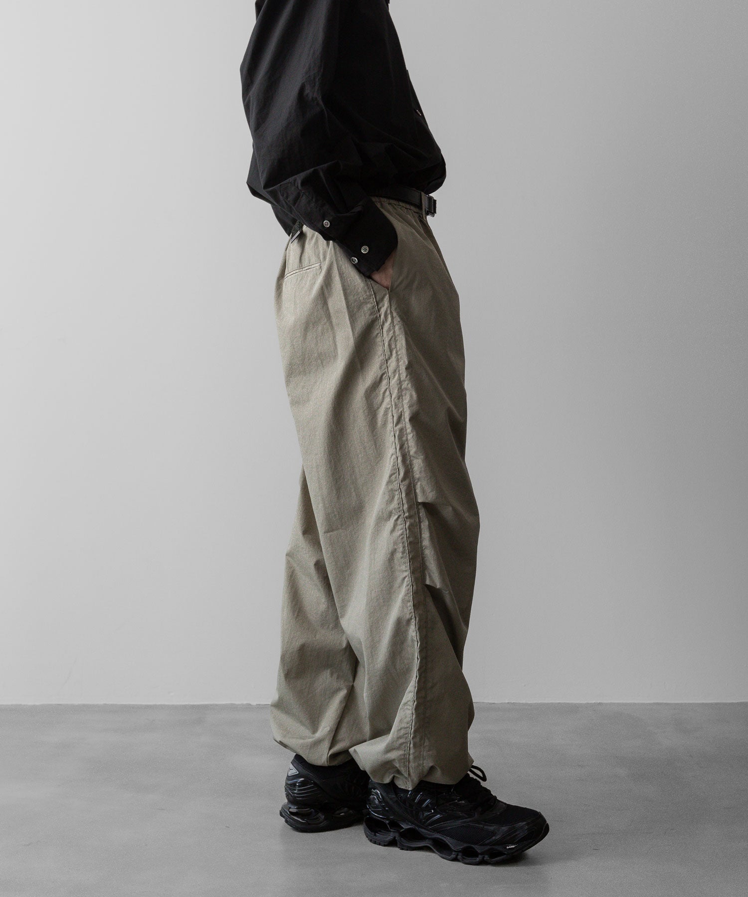 ssstein(シュタイン)の24AWコレクション NYLON TWILL CARGO EASY TROUSERS - BEIGE 公式通販サイトsession福岡セレクトショップ