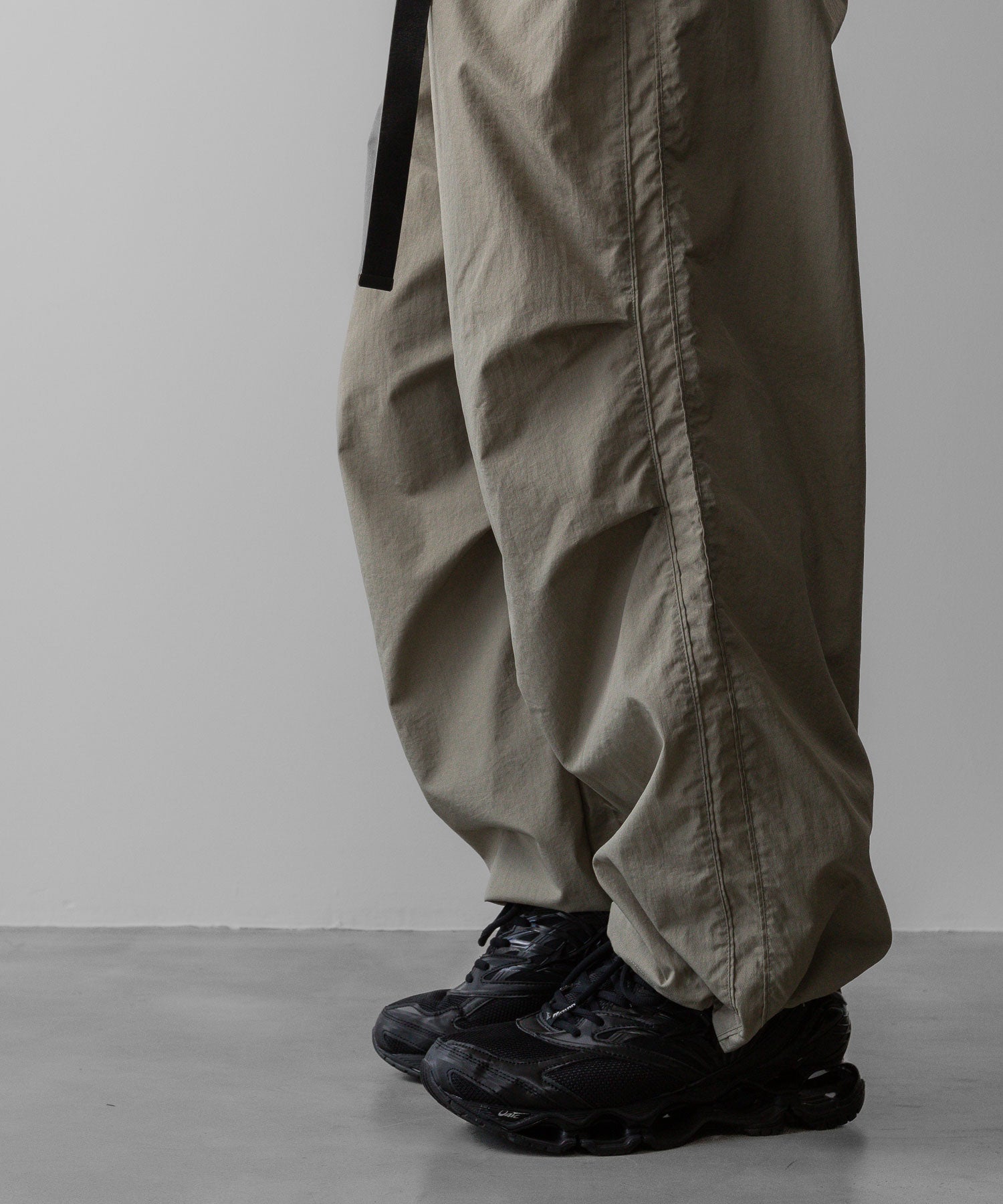 ssstein(シュタイン)の24AWコレクション NYLON TWILL CARGO EASY TROUSERS - BEIGE 公式通販サイトsession福岡セレクトショップ