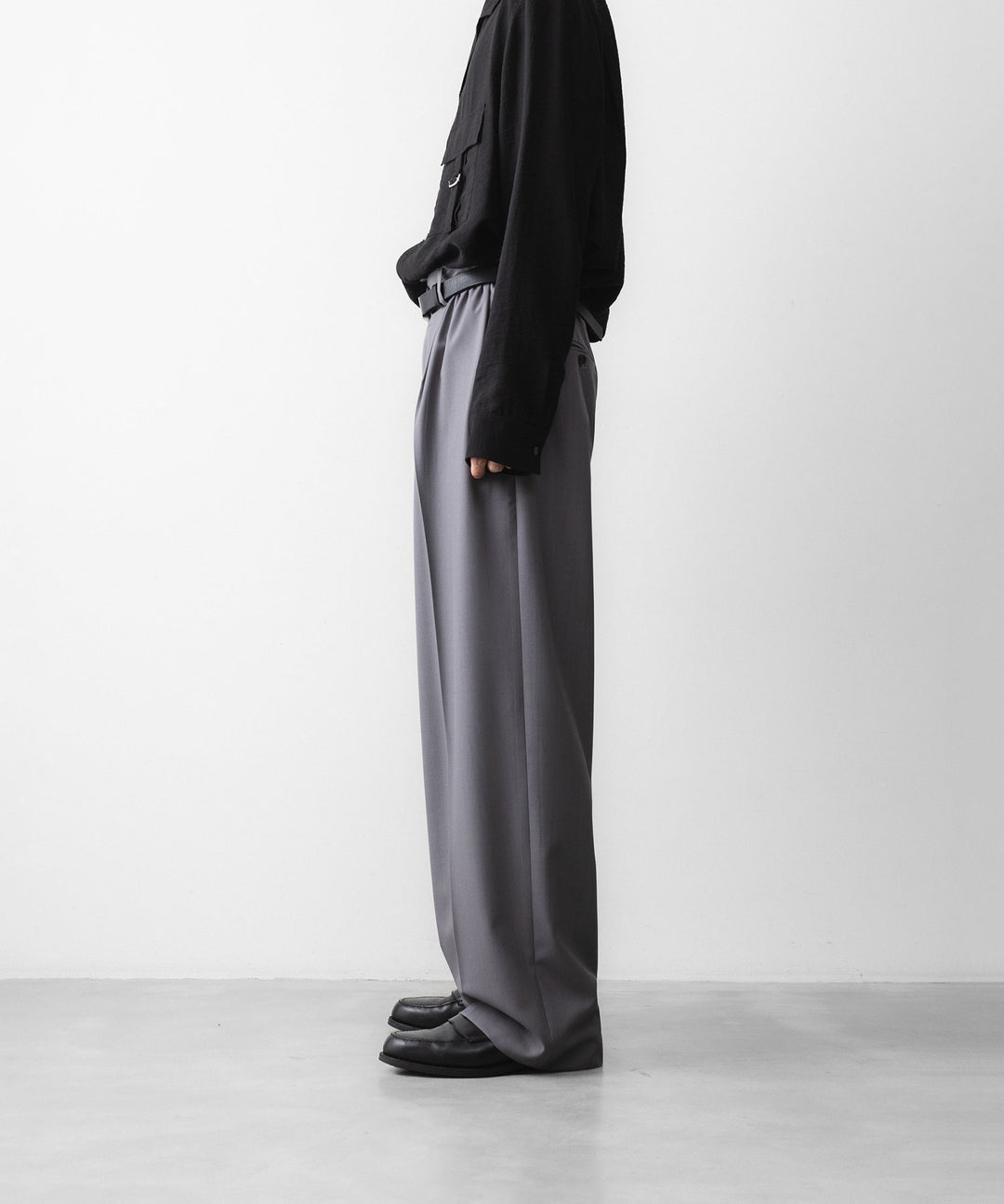 ANTHEM A アンセム エーのWOOL TROPICAL SIDE GATHER SLACKSの公式通販サイトsession福岡セレクトショップ