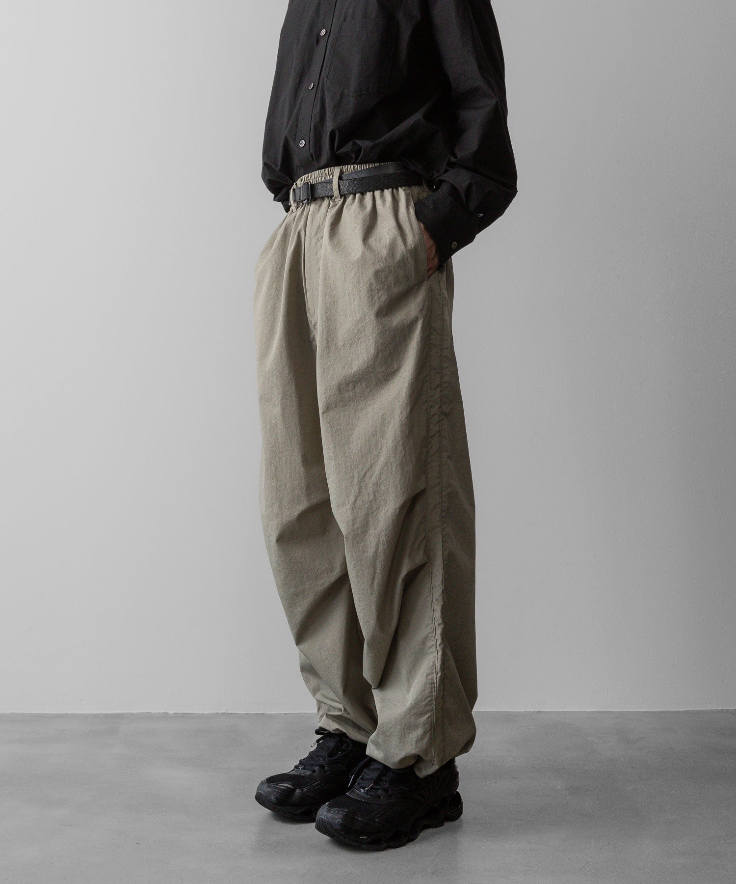 ssstein(シュタイン)の24AWコレクション NYLON TWILL CARGO EASY TROUSERS - BEIGE 公式通販サイトsession福岡セレクトショップ