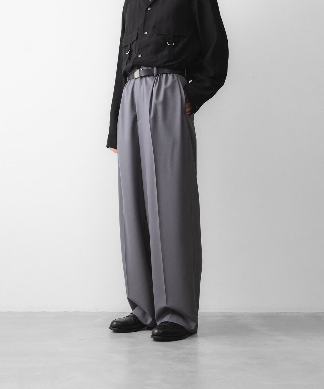 ANTHEM A アンセム エーのWOOL TROPICAL SIDE GATHER SLACKSの公式通販サイトsession福岡セレクトショップ