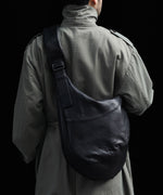 画像をギャラリービューアに読み込む, ssstein(シュタイン)のTWIST SHOULDER BAG - BLACKの公式通販サイトsession福岡セレクトショップ
