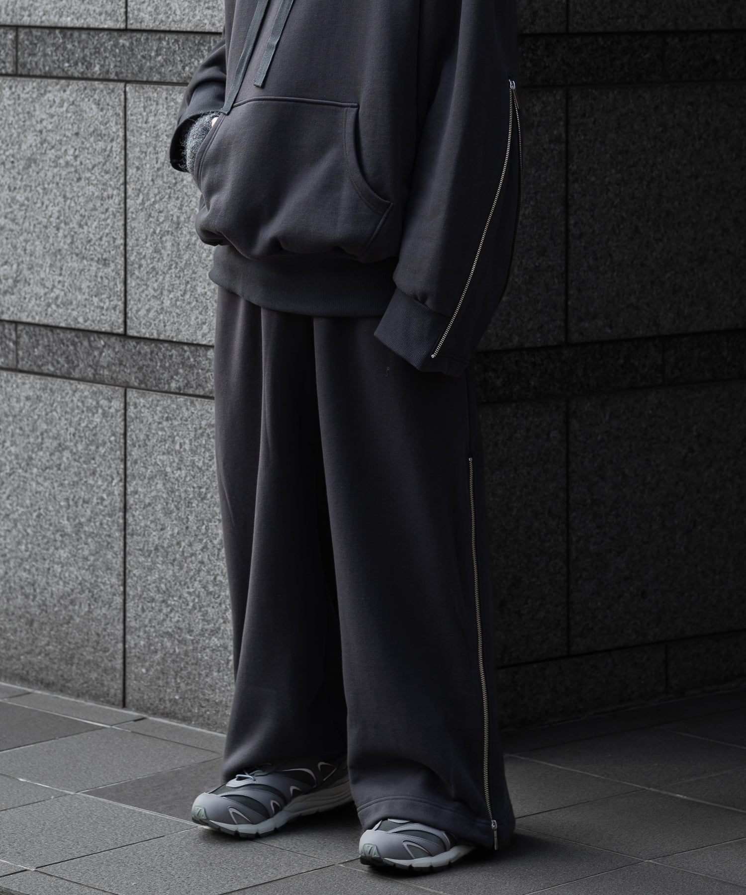 【 i'm here 】SIDE ZIP : SWEAT PANTS - GRAY