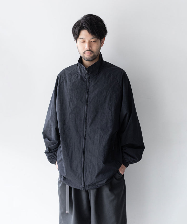stein(シュタイン)の23AWコレクションWINDBREAKER STAND COLLAR JACKETのBLACK